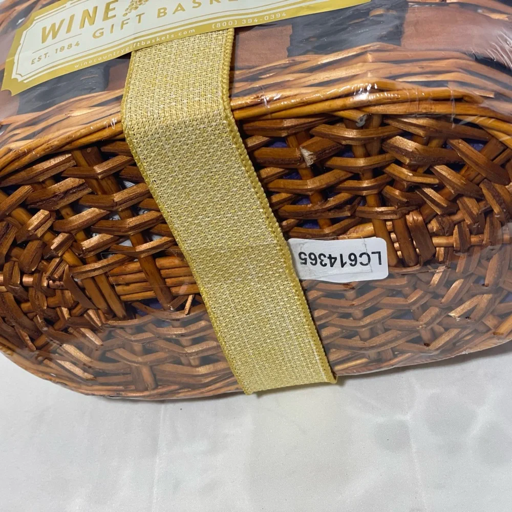 NEW! WINE COUNTRY Body Spa Beauty Set in Lavender Vanilla 12” basket set